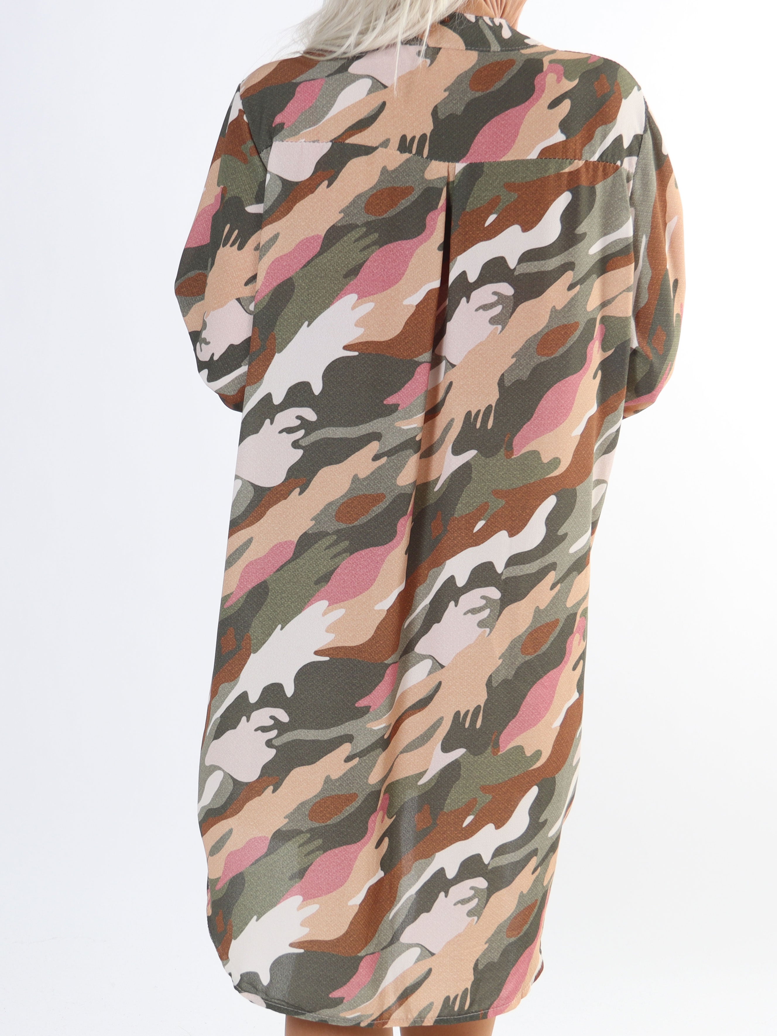 Vanesa Dress Camo - Let og luftig plus size kjole med camouflageprint
